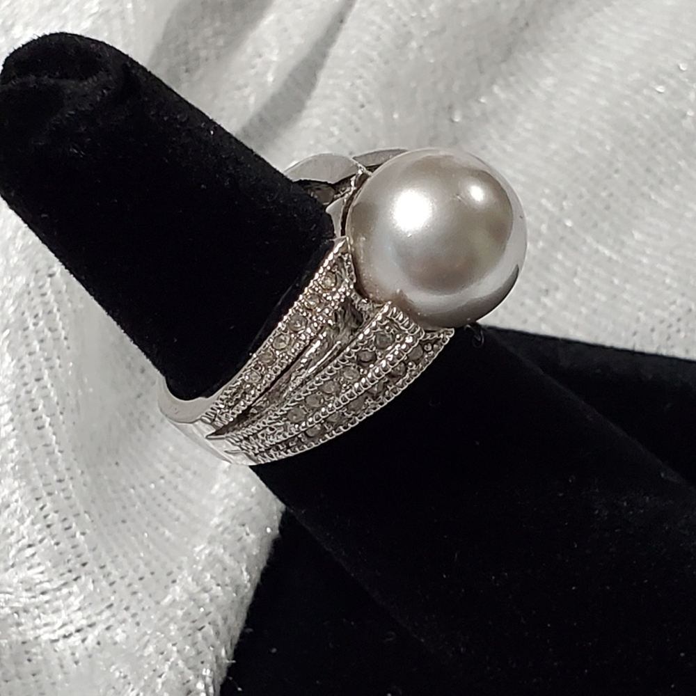 Ring - Picture 2 of 4